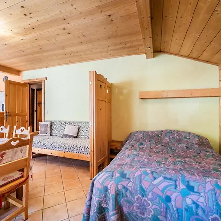 Apartament Chenives 1 - *