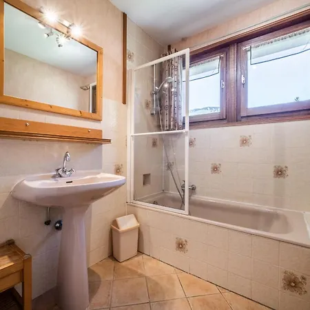 Apartament Chenives 1 - *